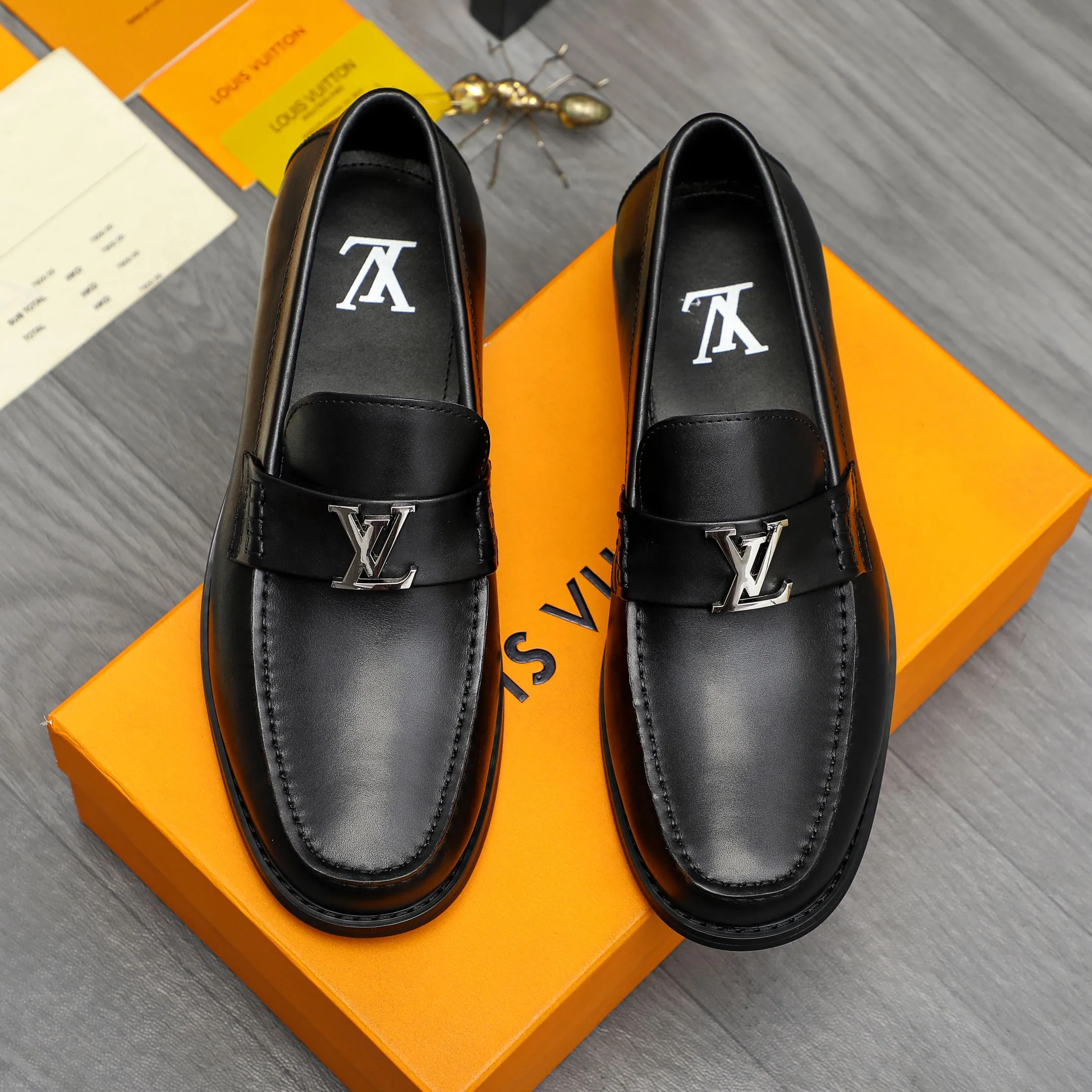 Men's shoes 💰p460 Product trademark: LV (Louis Vuitton) business slip-on leather shoes Regular size: 38-45 (45 is custom-made and non-returnable) Product materials: Selected high-quality cowhide upper, cowhide lining, original rubber outsole